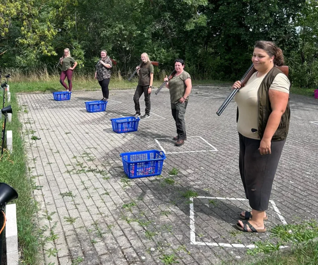 Hunting Girls Camp am Schießstand