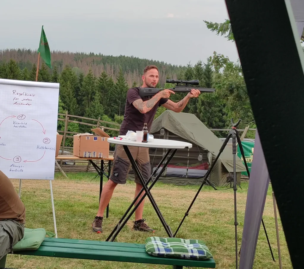 Ausbilder mit Hunting Girls im Freien