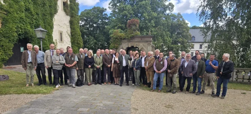 Rotwild kennt keine Grenzen bei der Tagung-Gruppenbild