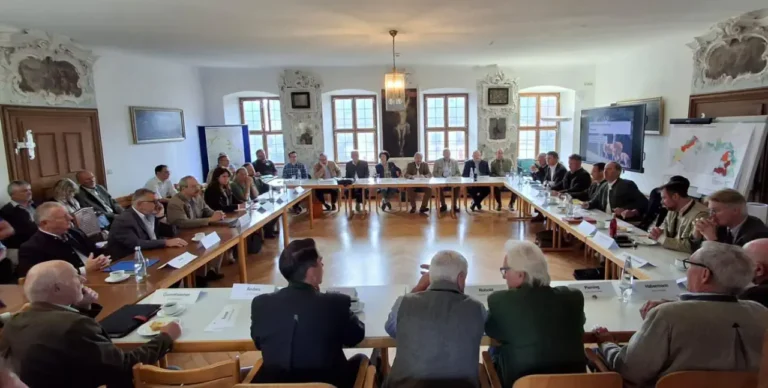 Rotwild kennt keine Grenzen bei der Tagung