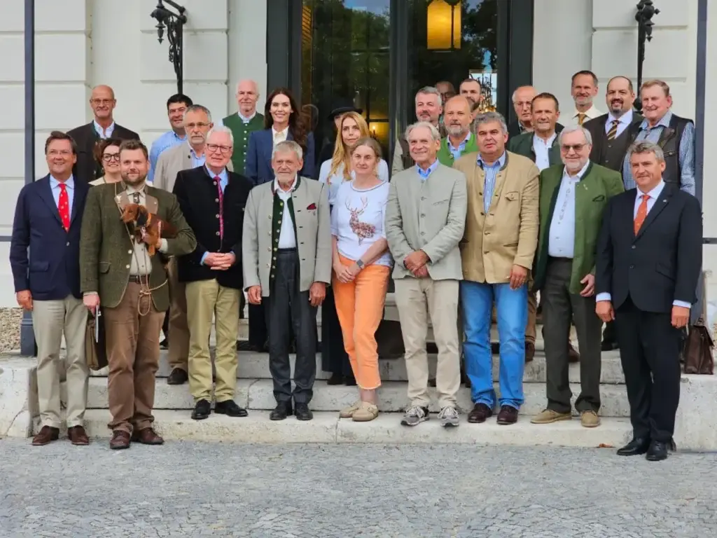 Gruppenfoto Teilnehmer und Referenten zu Jagd im Wandel &ndash; 19.Židlochovicer Gespr&auml;che